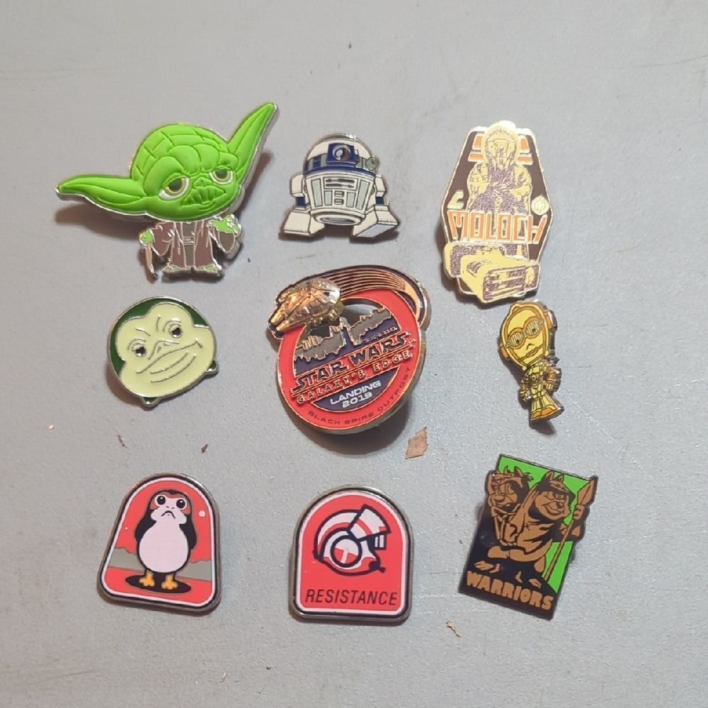 Disney Star Wars Pin Set - Green, Red, Gold, Silver